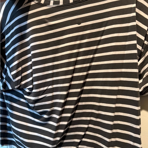 Lululemon tee - Picture 2 of 2